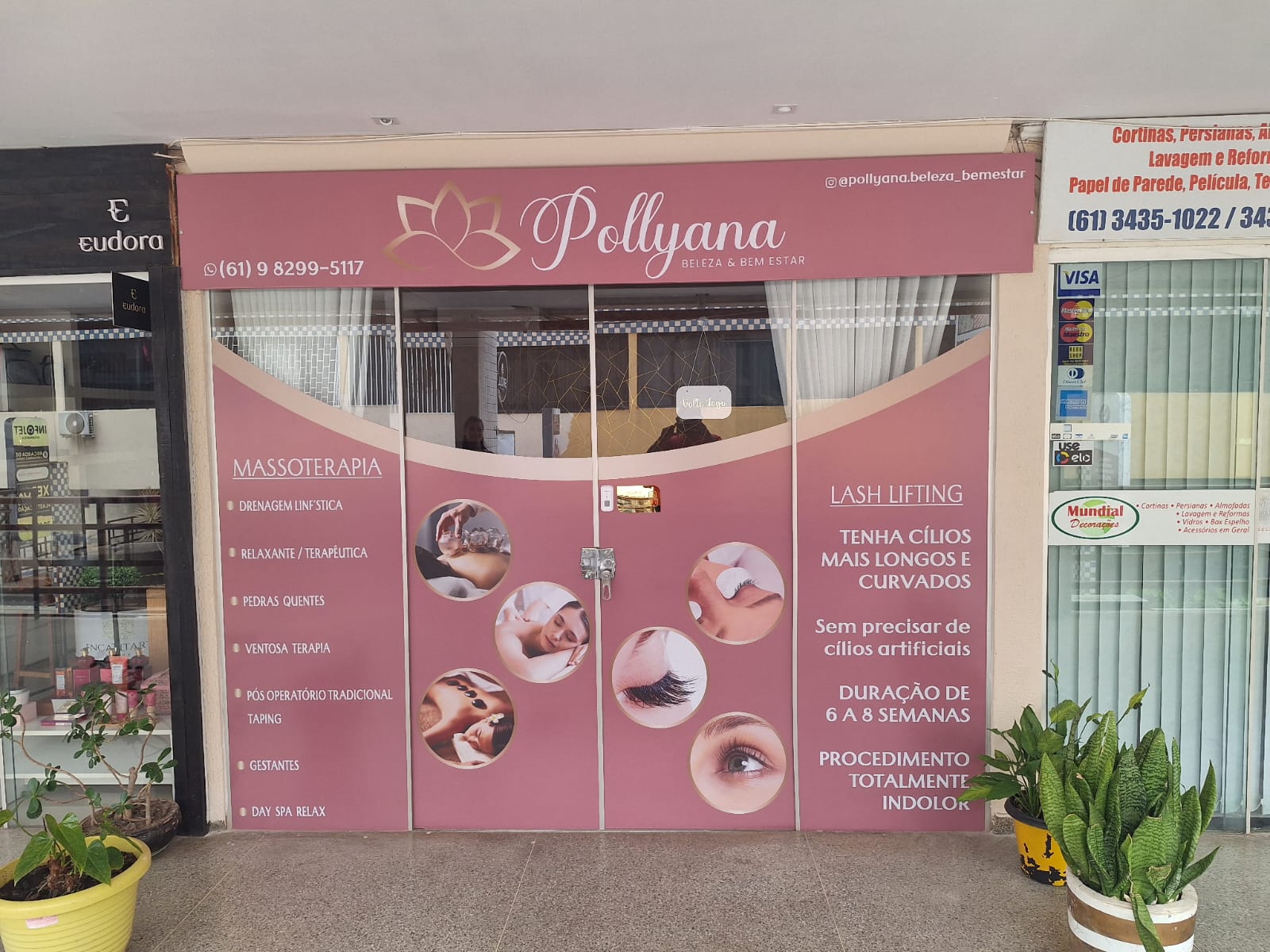 Adesivo de Vitrine